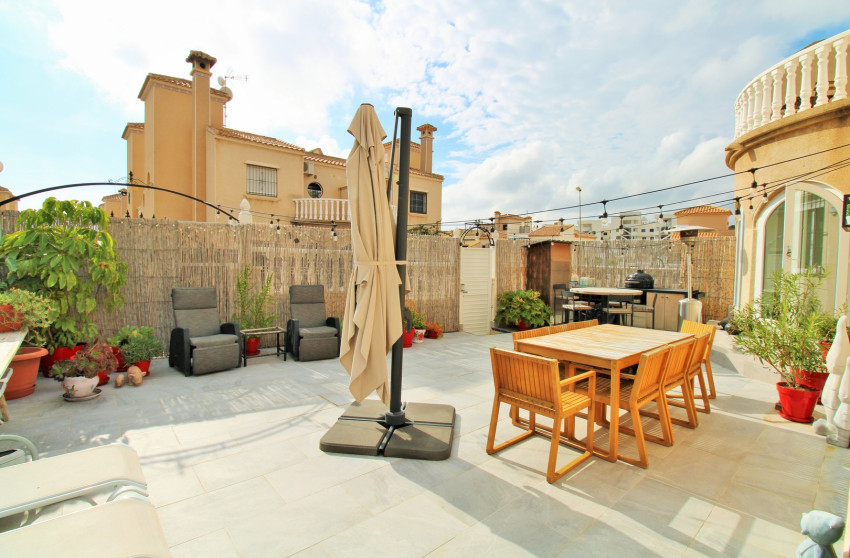 Resale - Townhouse -
Villamartín