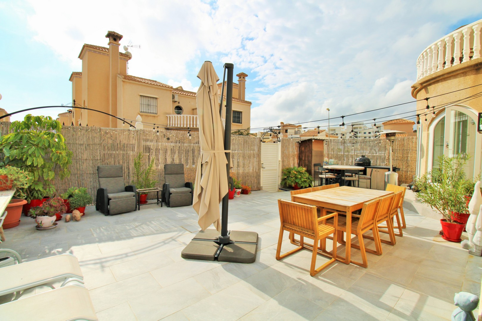 Resale - Townhouse -
Villamartín