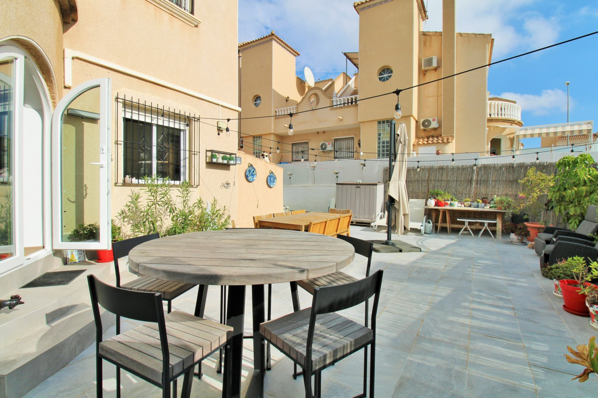 Resale - Townhouse -
Villamartín