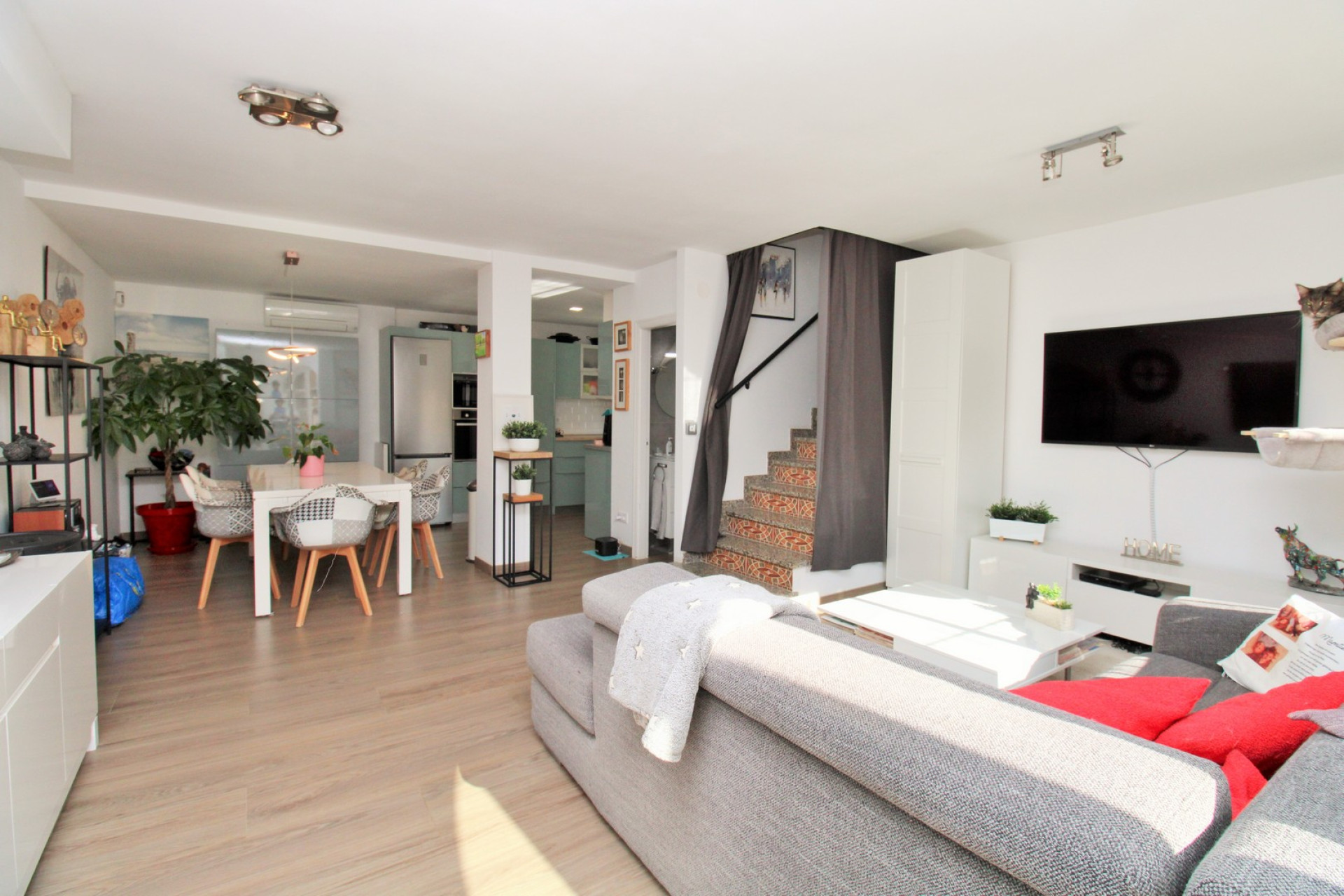 Resale - Townhouse -
Villamartín
