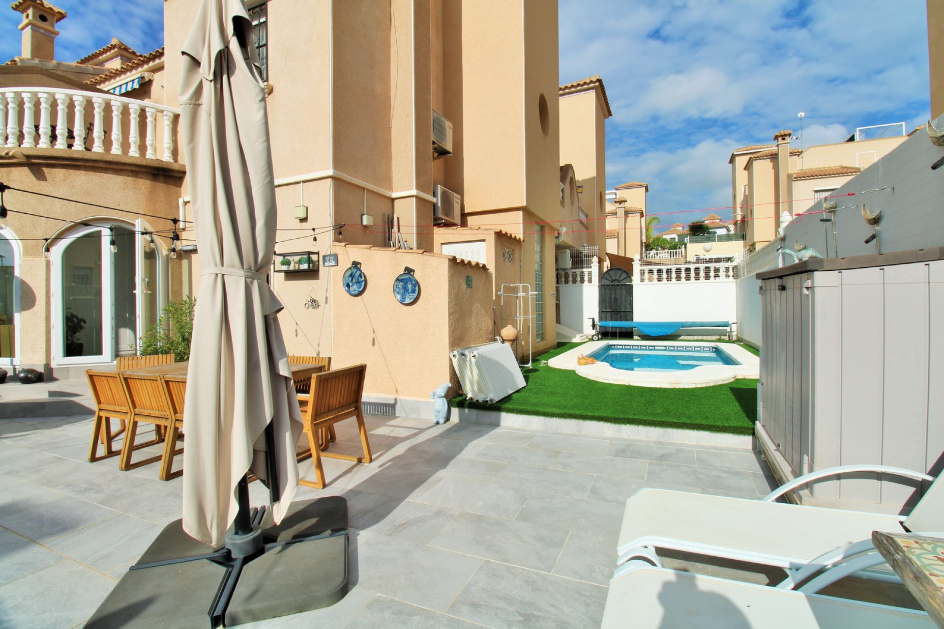 Resale - Townhouse -
Villamartín