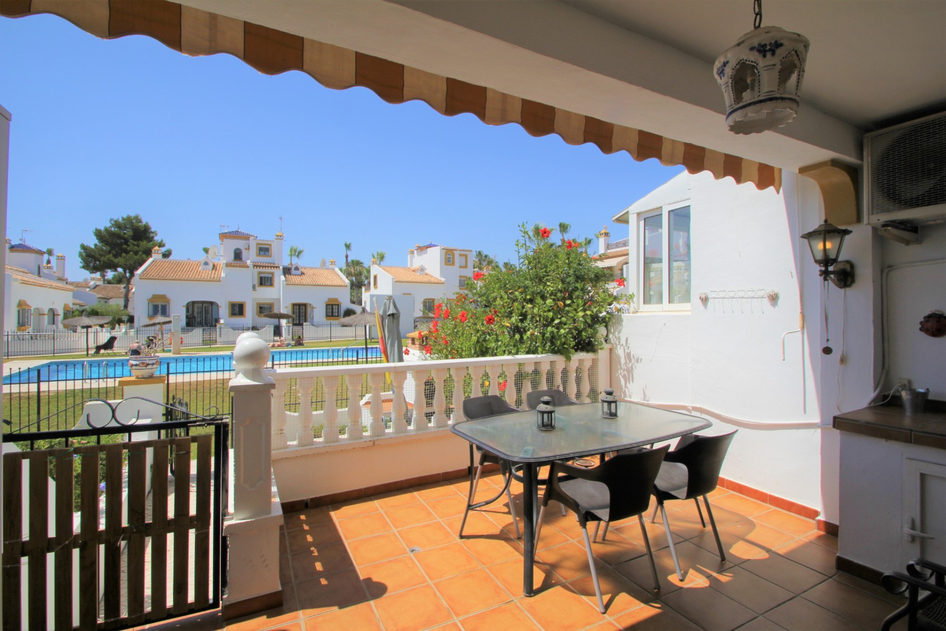 Resale - Townhouse -
Villamartín