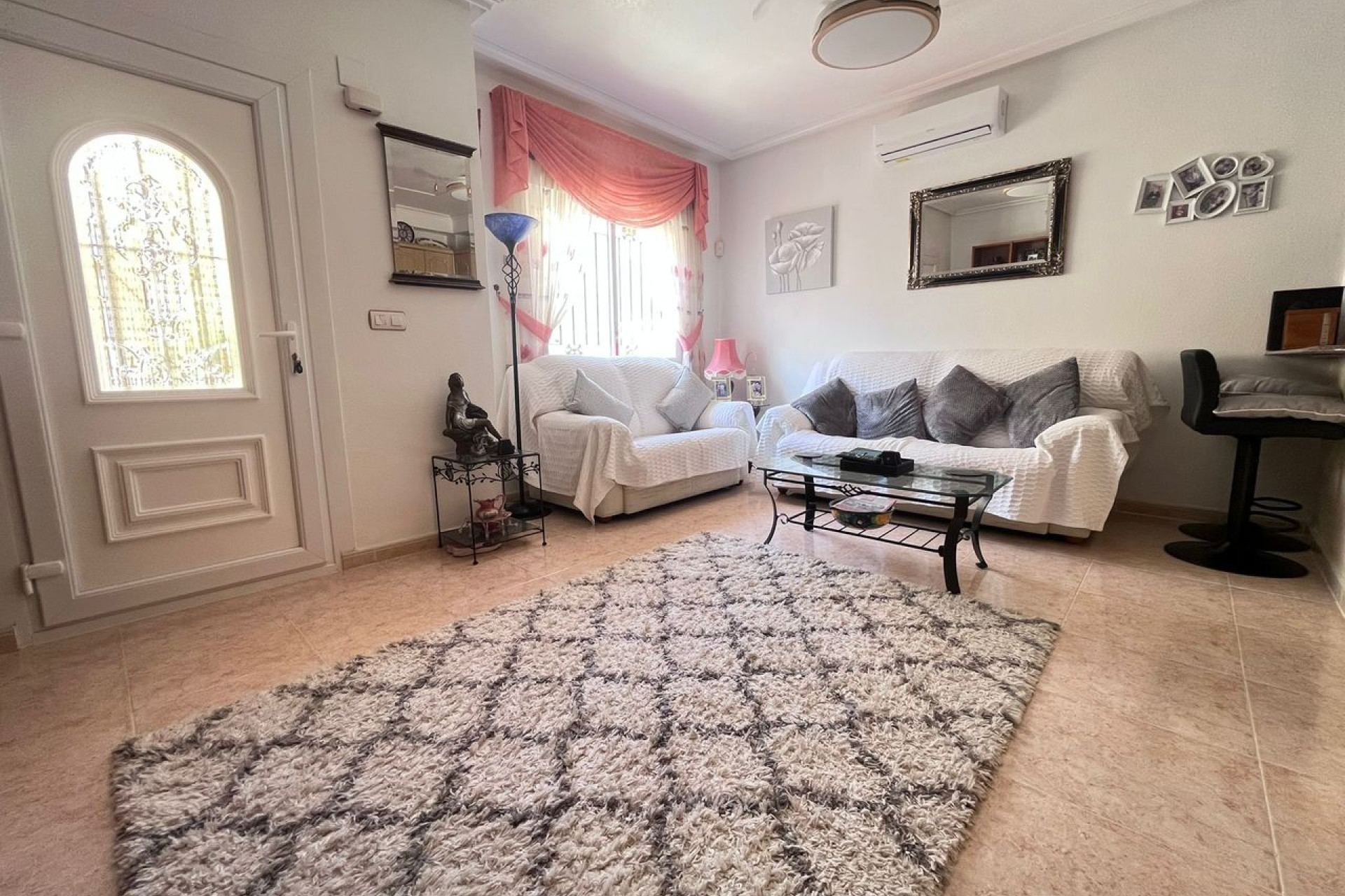 Resale - Townhouse -
Villamartín