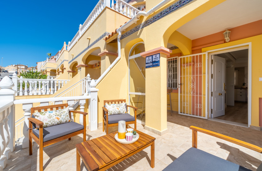 Resale - Townhouse -
Villamartín