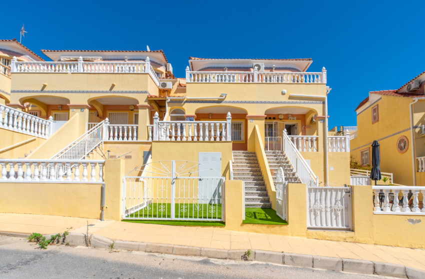 Resale - Townhouse -
Villamartín