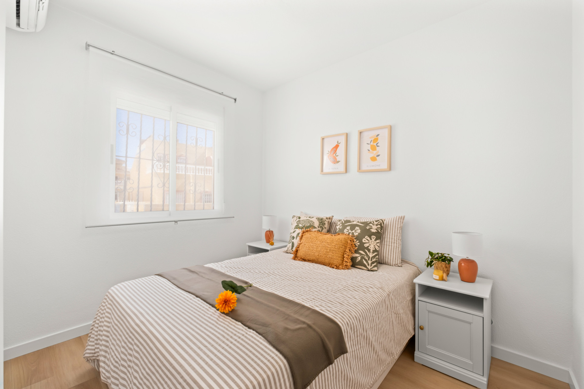 Resale - Townhouse -
Villamartín