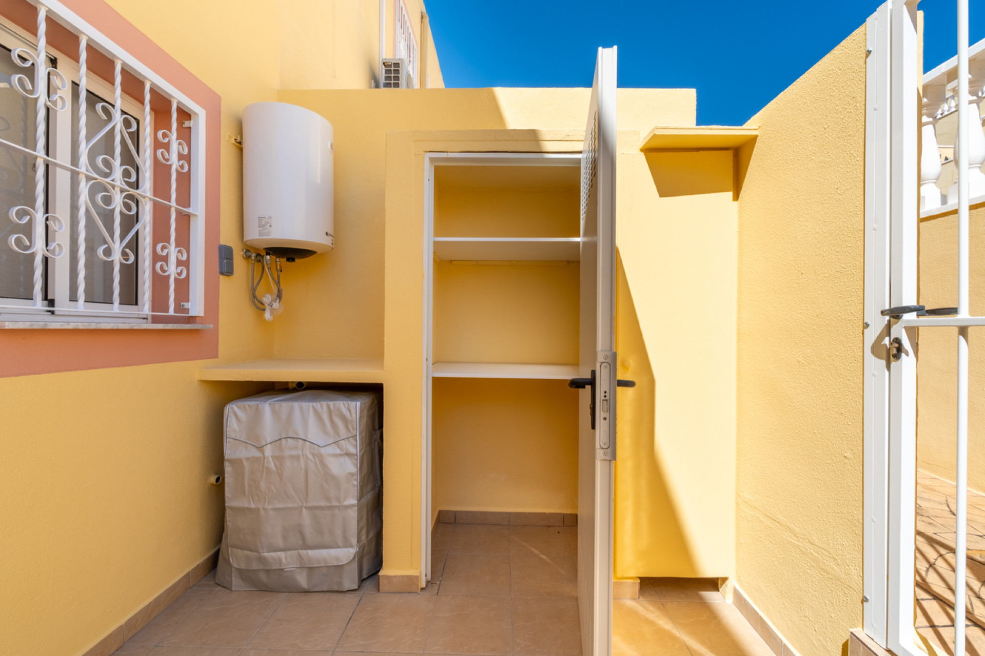 Resale - Townhouse -
Villamartín