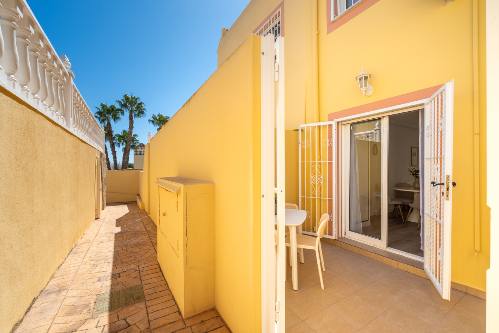 Resale - Townhouse -
Villamartín
