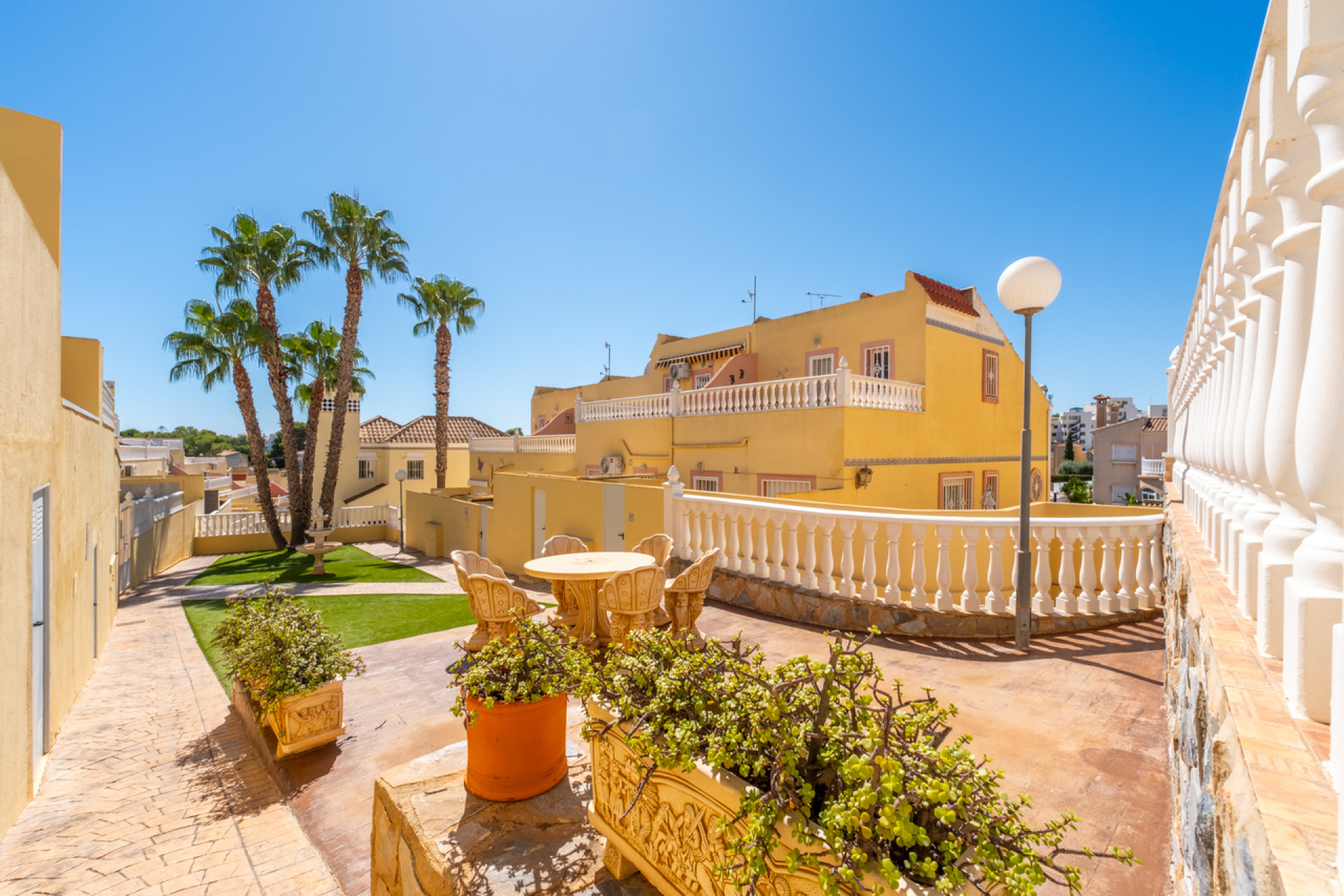 Resale - Townhouse -
Villamartín