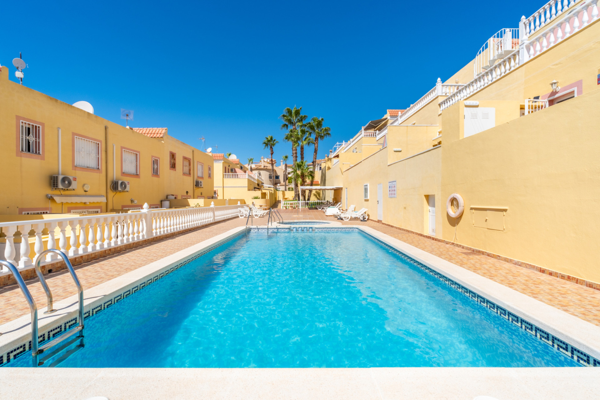 Resale - Townhouse -
Villamartín