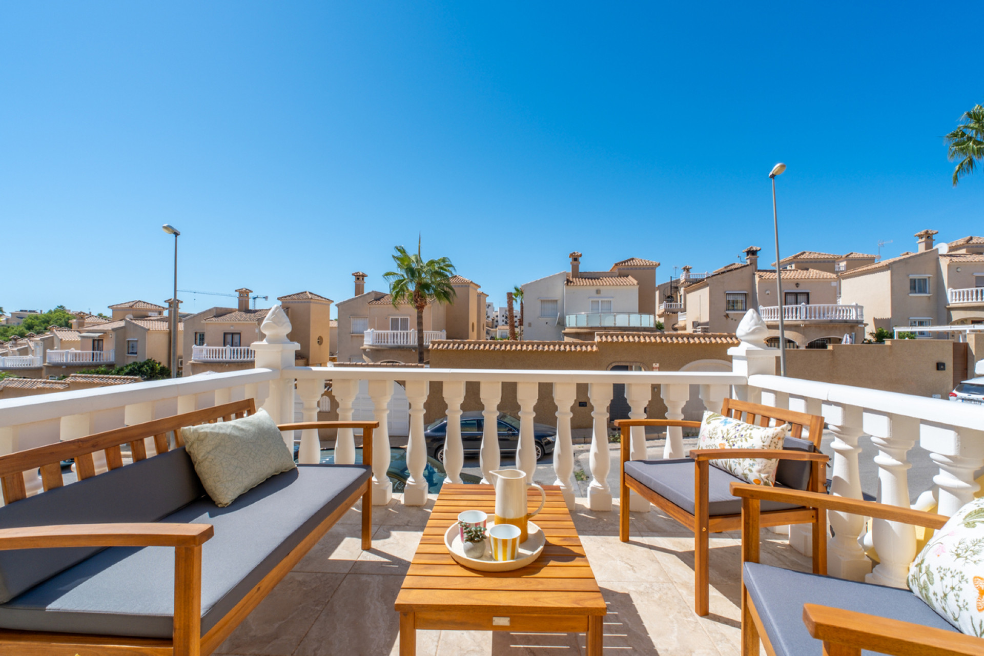 Resale - Townhouse -
Villamartín
