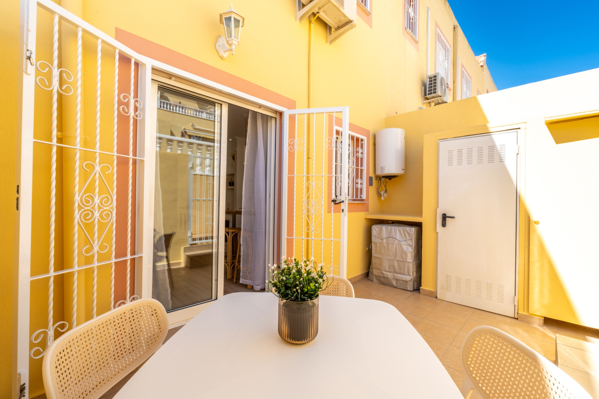 Resale - Townhouse -
Villamartín