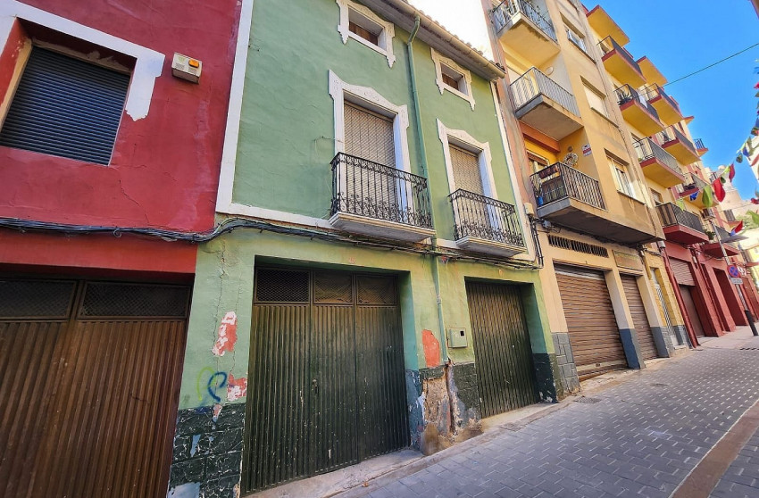 Resale - Townhouse -
Villena