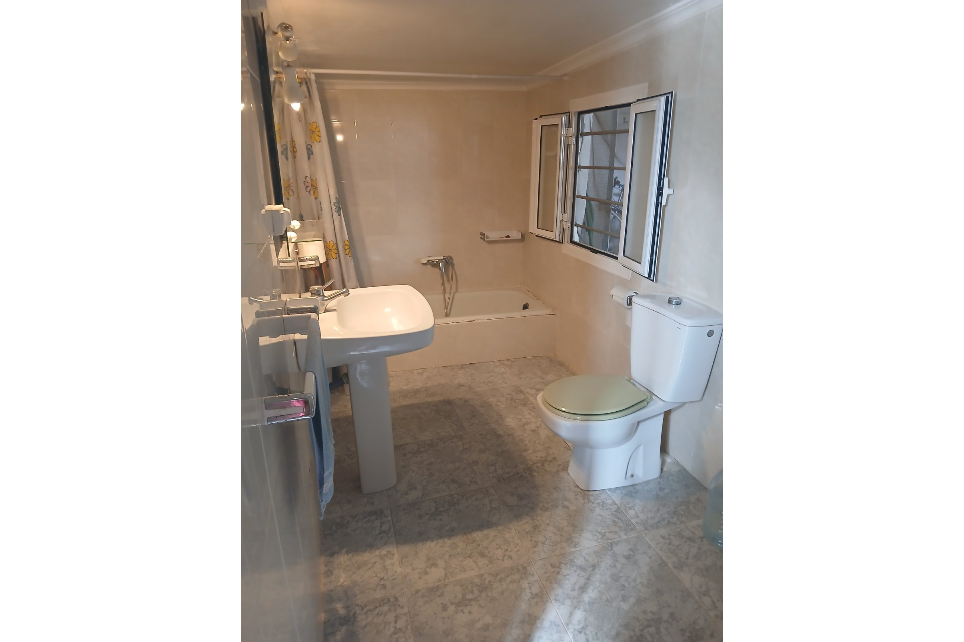 Resale - Townhouse -
Yecla