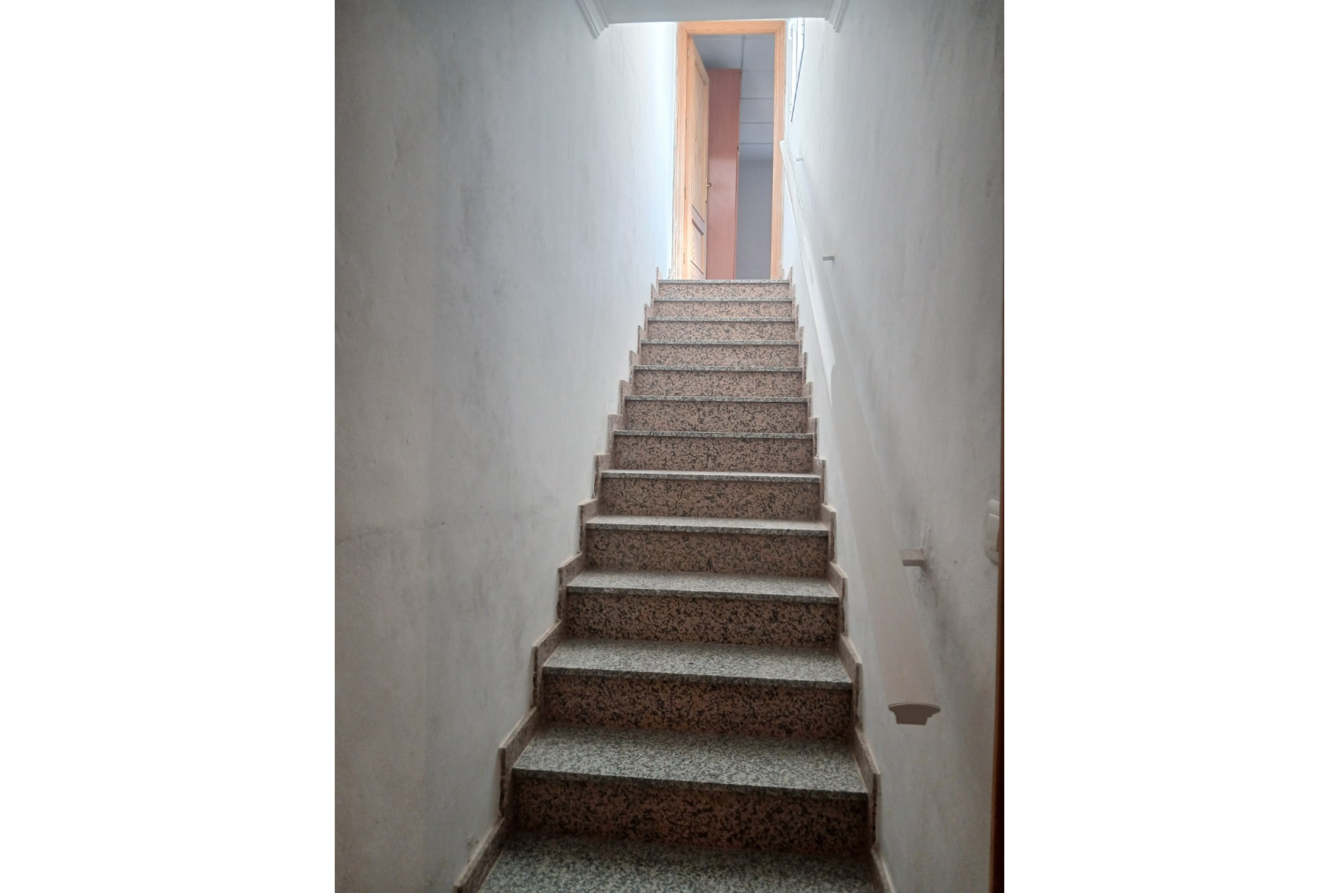 Resale - Townhouse -
Yecla