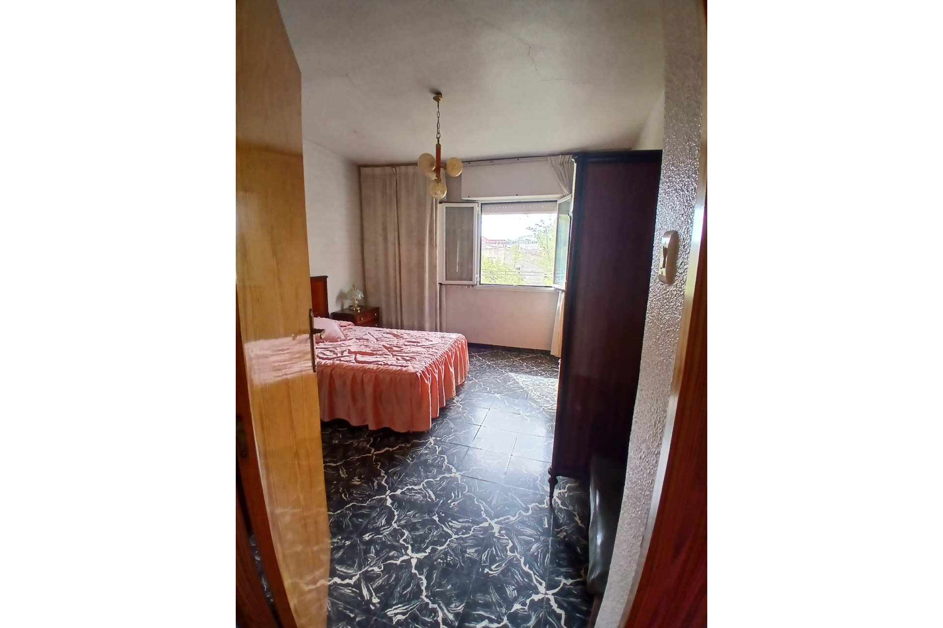 Resale - Townhouse -
Yecla