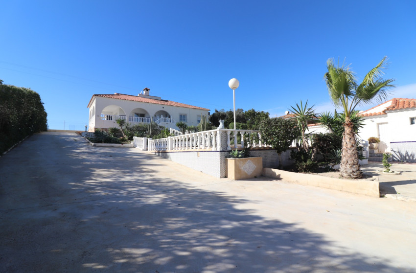 Resale - Villa -
Algorfa - Lomas de La Juliana
