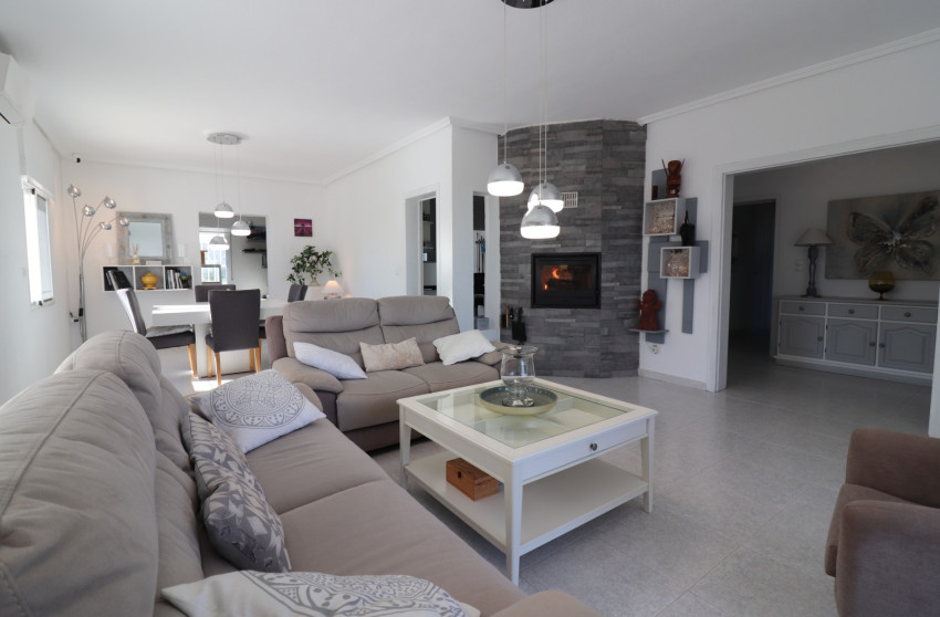 Resale - Villa -
Algorfa - Lomas de La Juliana