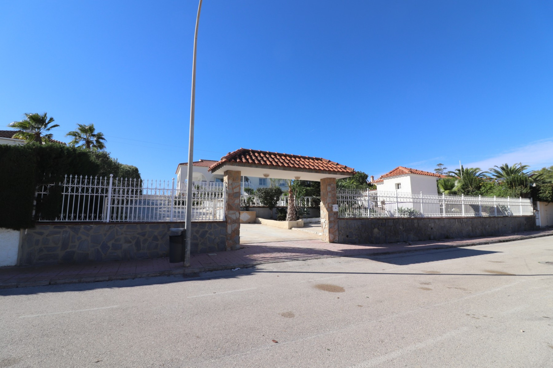 Resale - Villa -
Algorfa - Lomas de La Juliana
