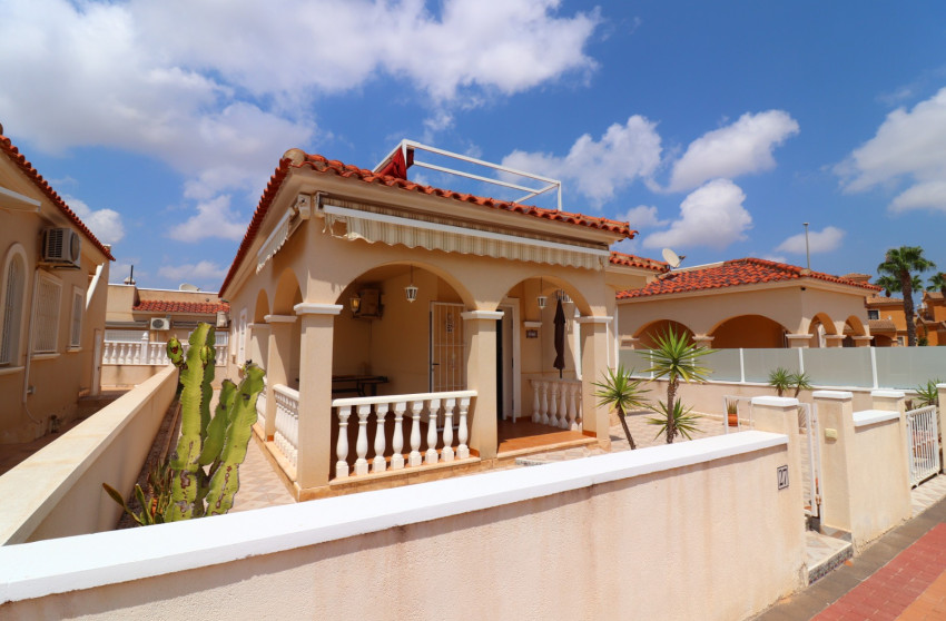 Resale - Villa -
Algorfa
