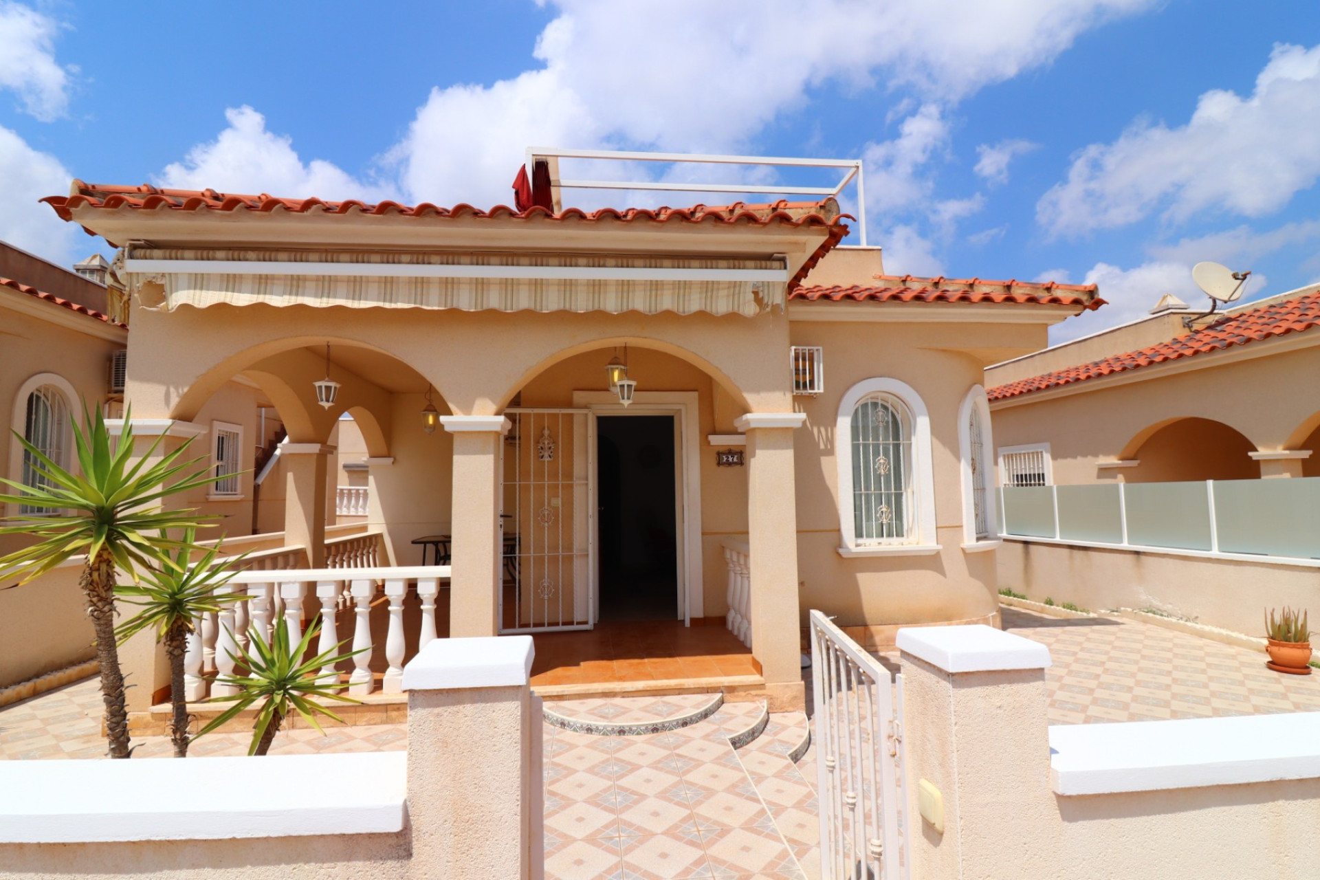 Resale - Villa -
Algorfa