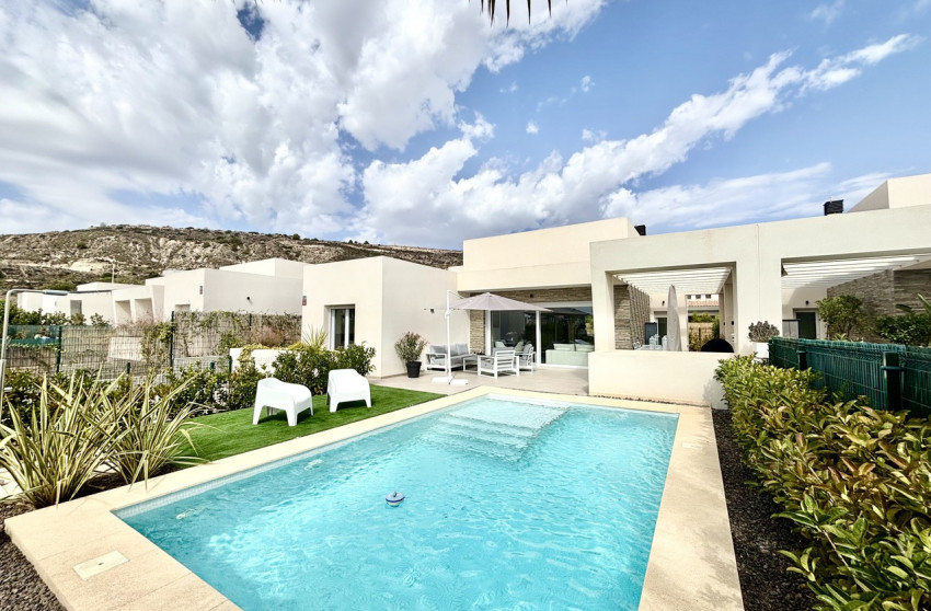 Resale - Villa -
Algorfa
