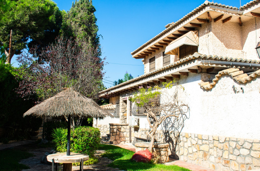 Resale - Villa -
Alicante - Albufereta