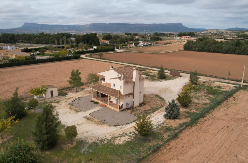 Resale - Villa -
Almansa