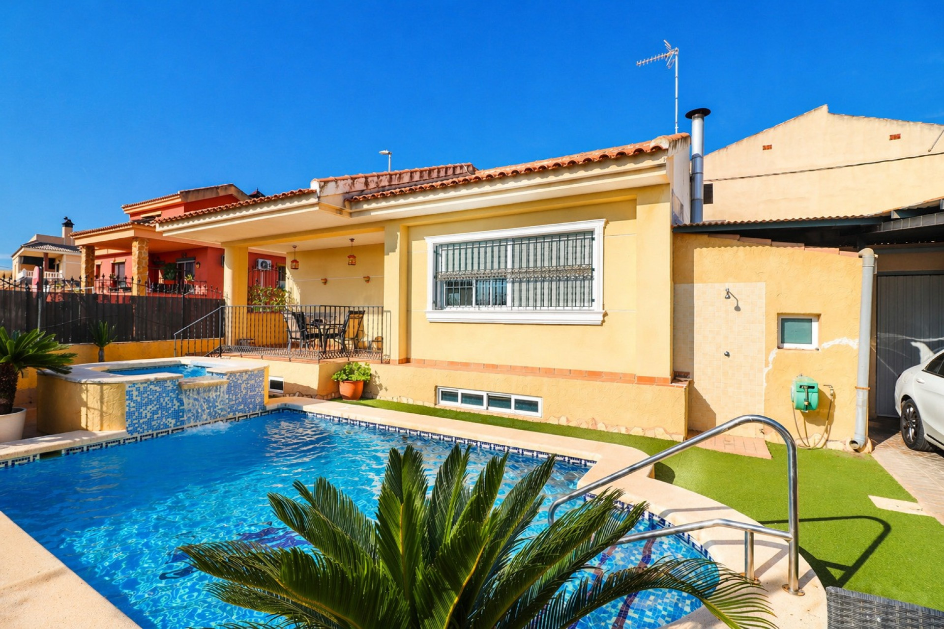 Resale - Villa -
Almoradi - El Saladar
