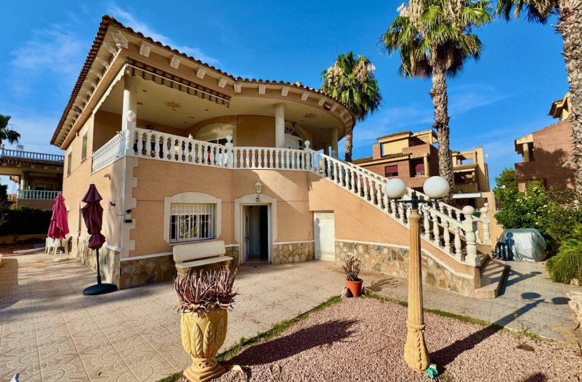 Resale - Villa -
Benferri