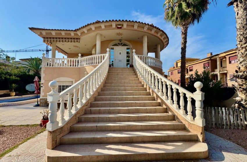 Resale - Villa -
Benferri