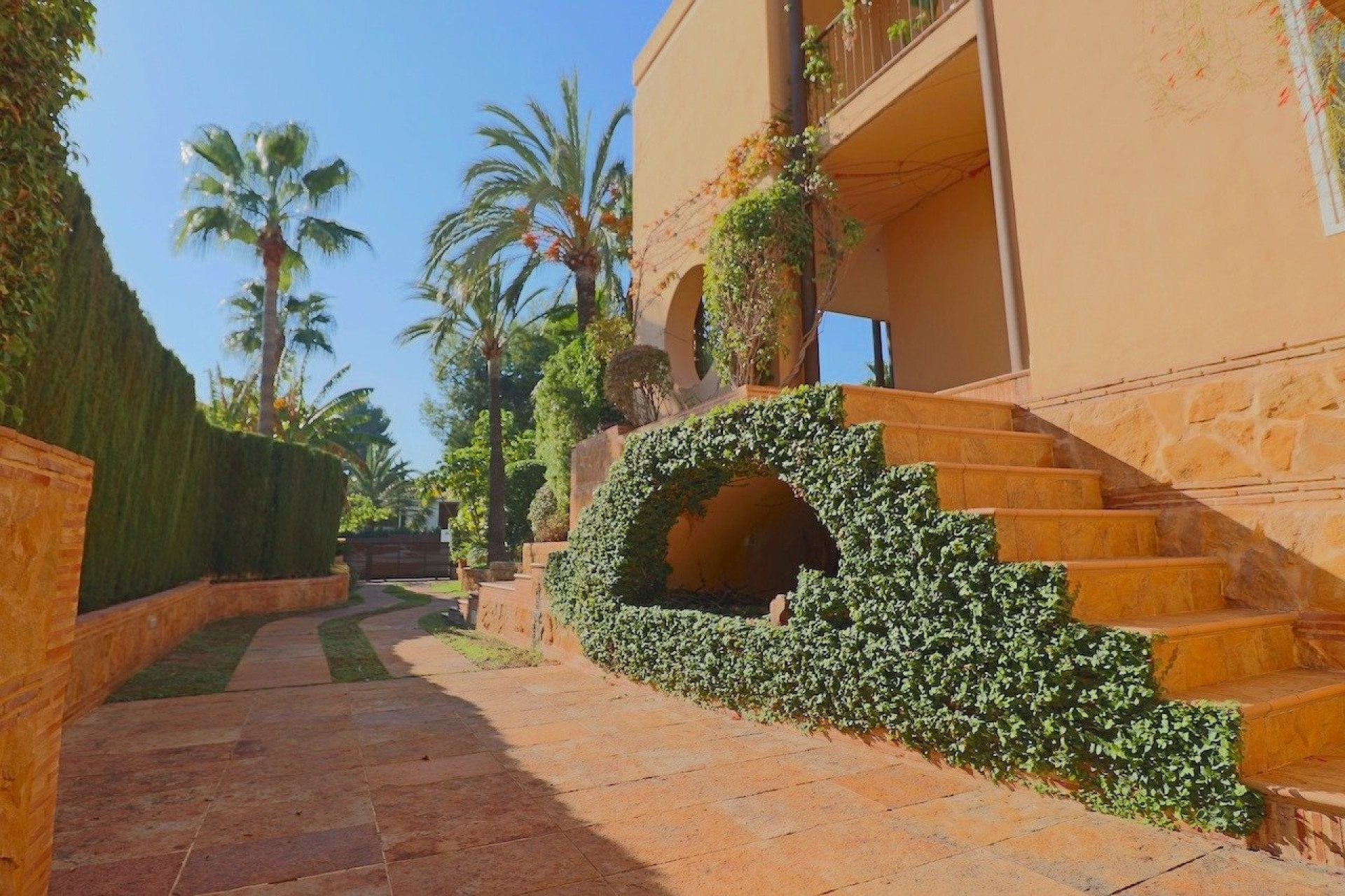 Resale - Villa -
Benidorm - Urbanizaciones