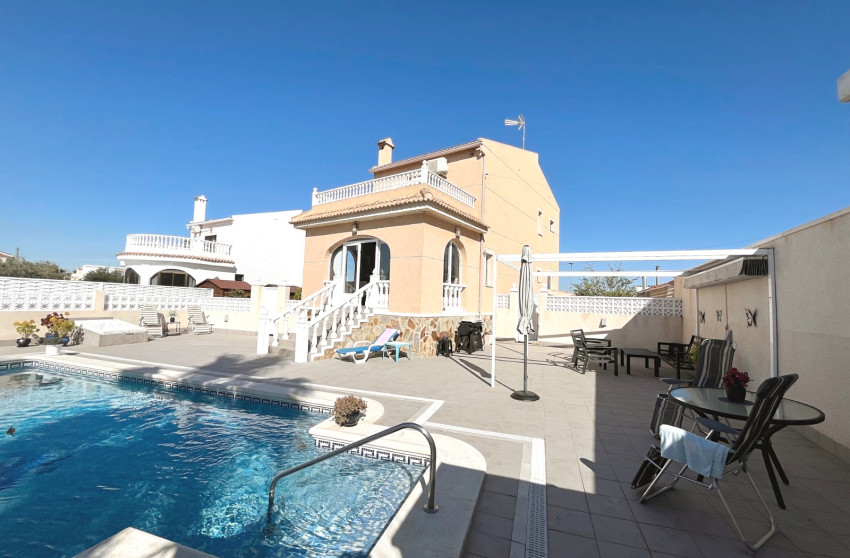 Resale - Villa -
Benijofar - Monte Azul