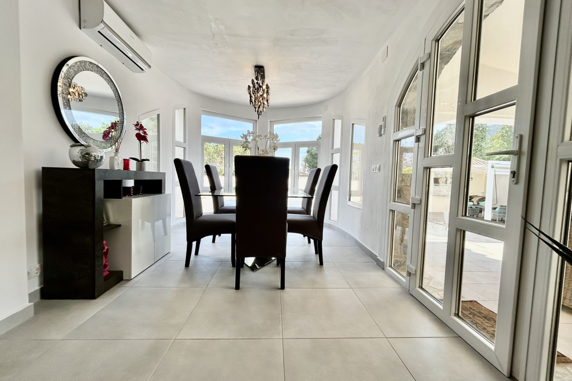 Resale - Villa -
Cabo Roig