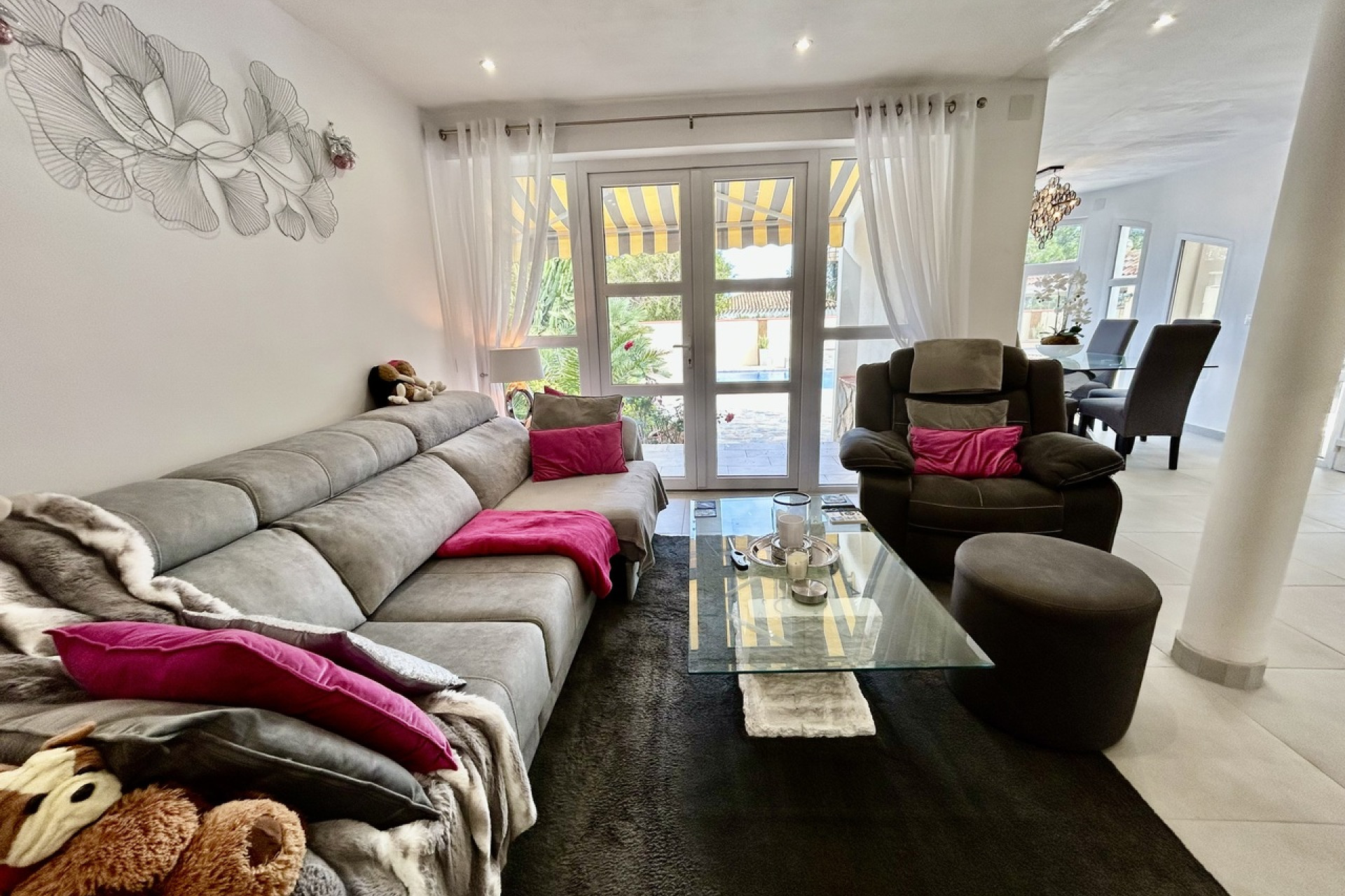 Resale - Villa -
Cabo Roig