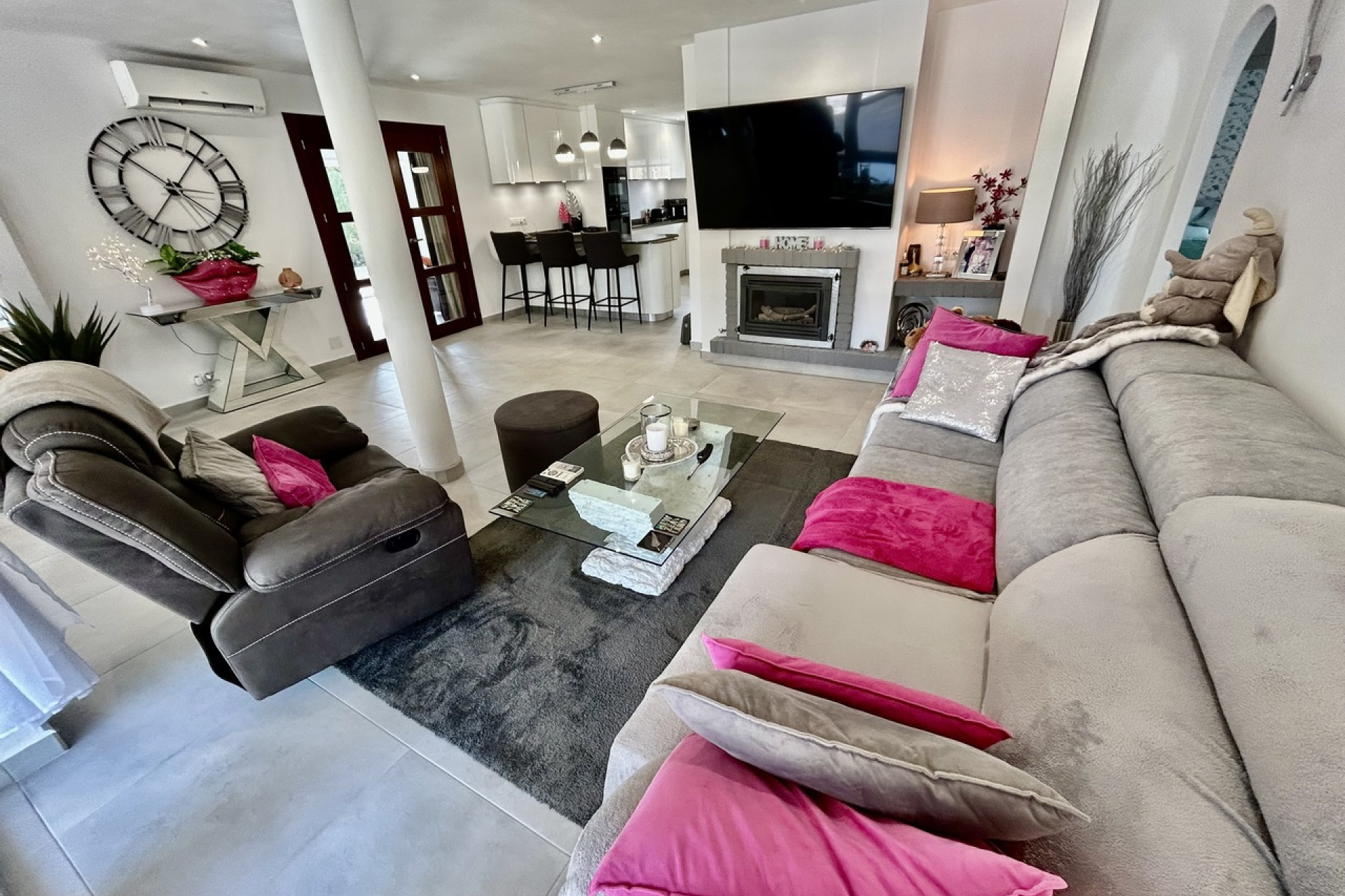 Resale - Villa -
Cabo Roig