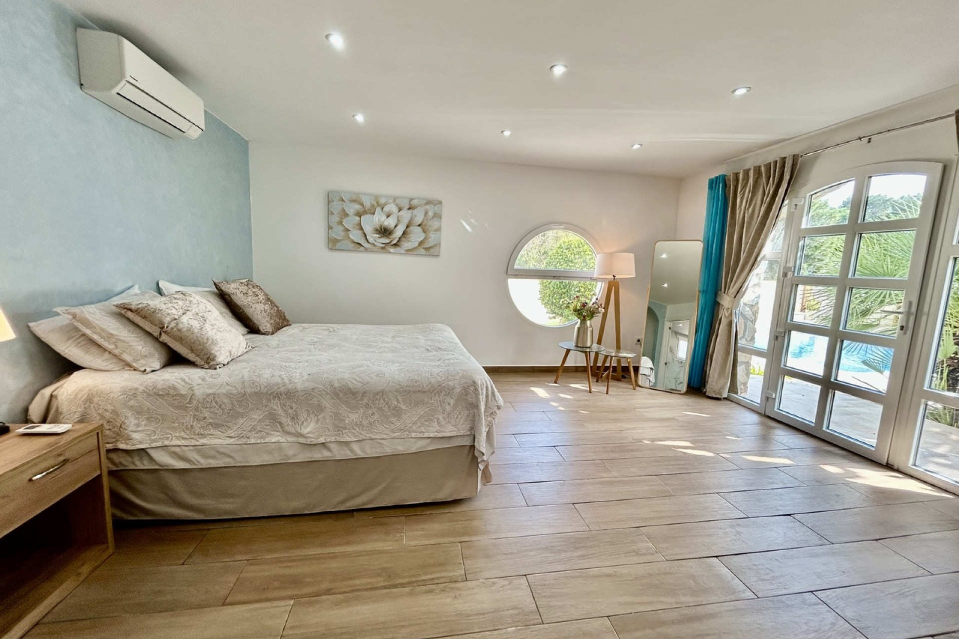 Resale - Villa -
Cabo Roig