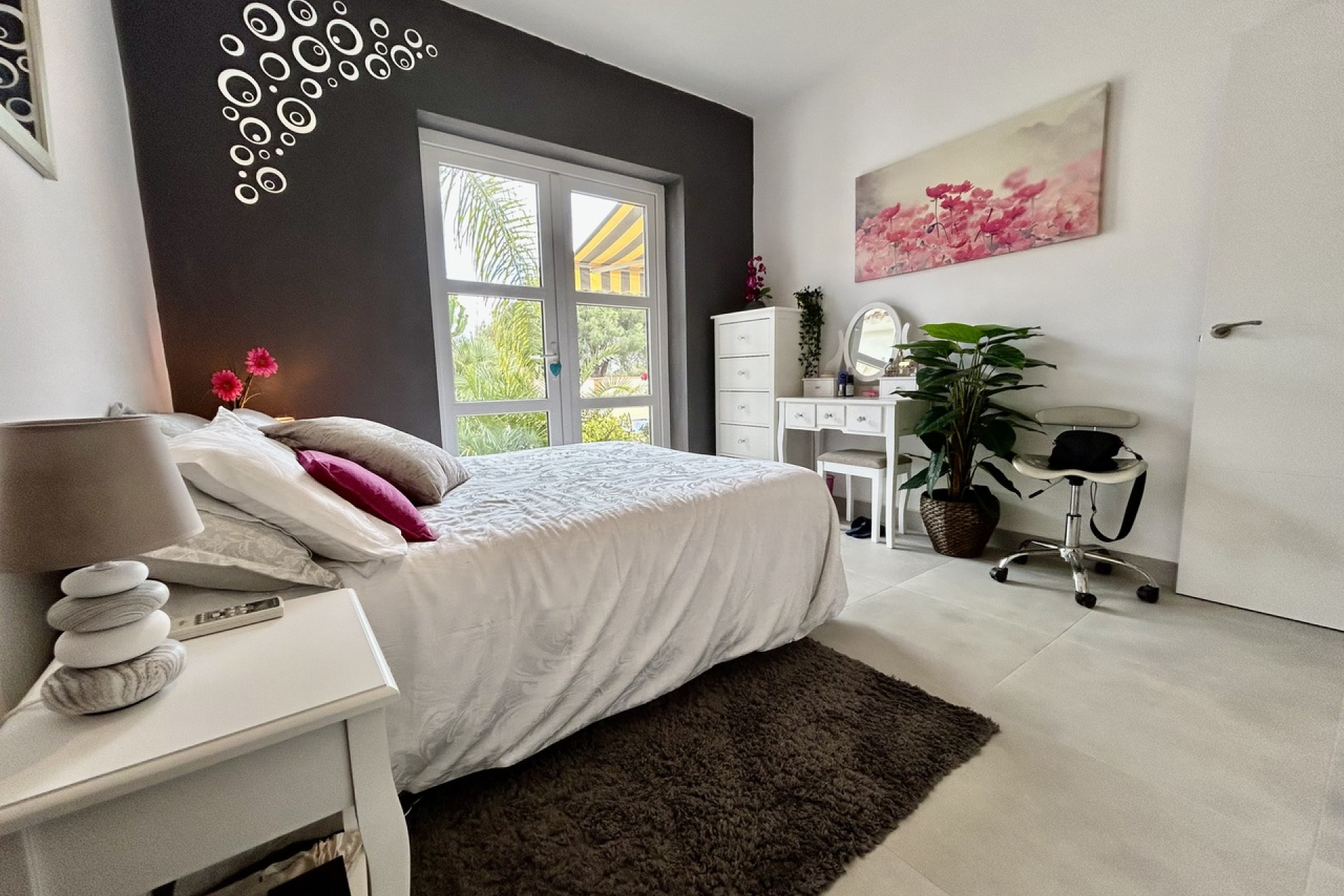 Resale - Villa -
Cabo Roig