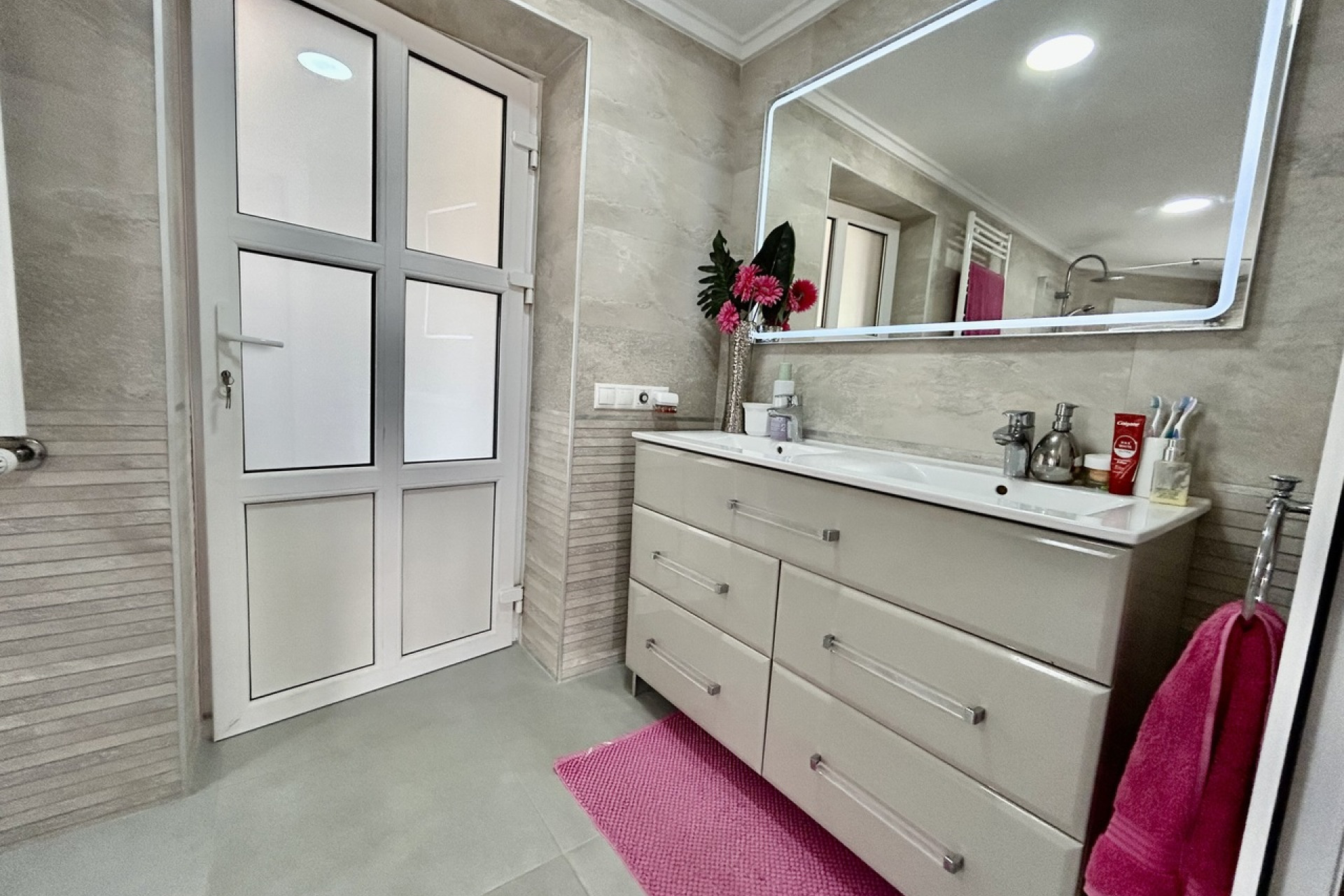 Resale - Villa -
Cabo Roig