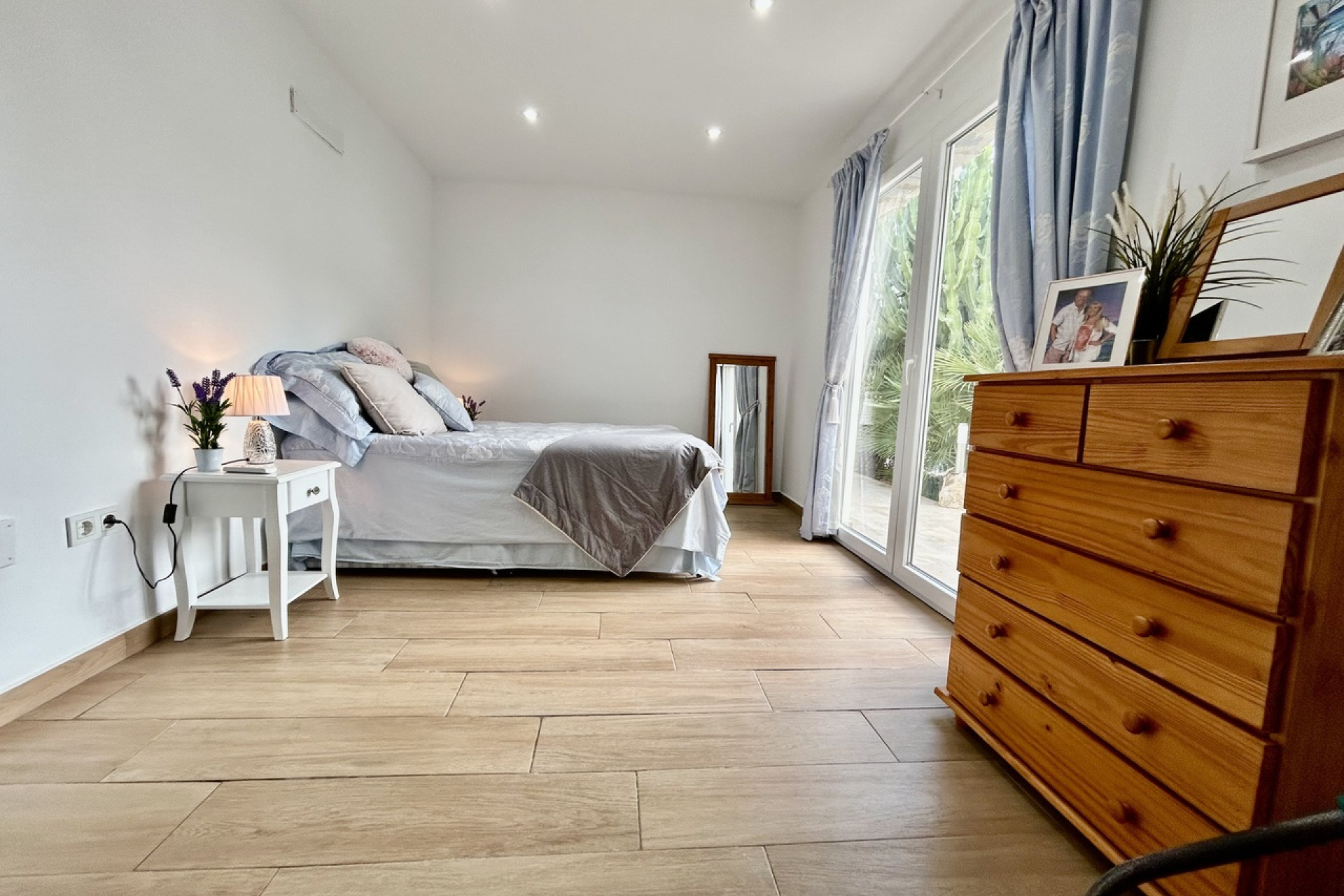 Resale - Villa -
Cabo Roig