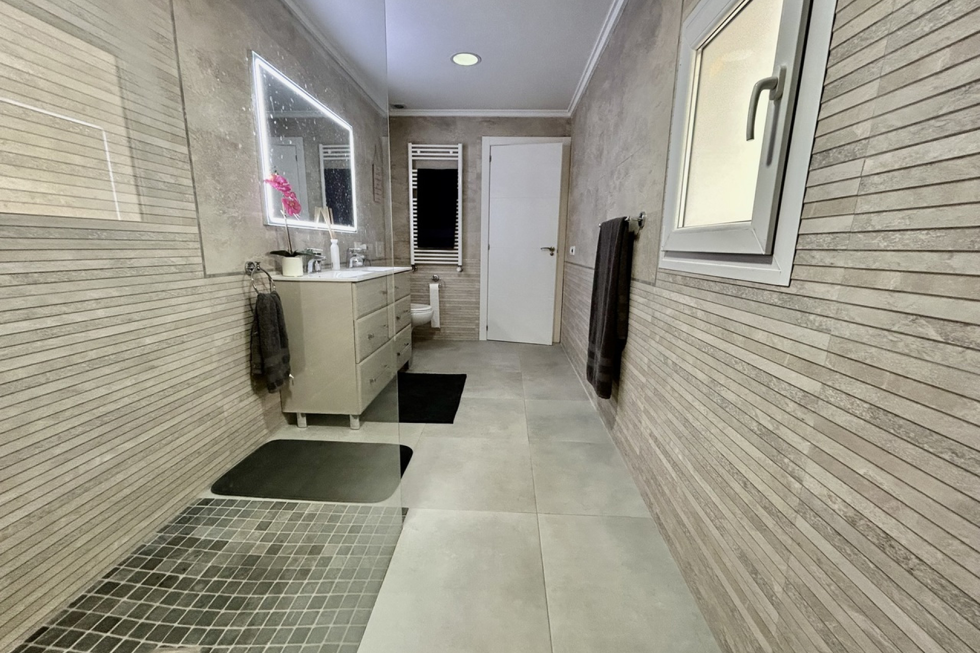 Resale - Villa -
Cabo Roig