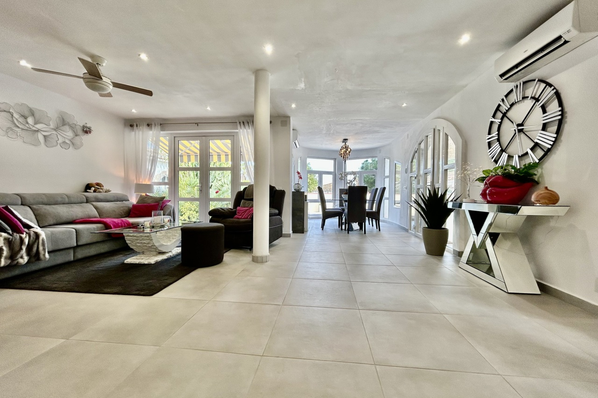 Resale - Villa -
Cabo Roig