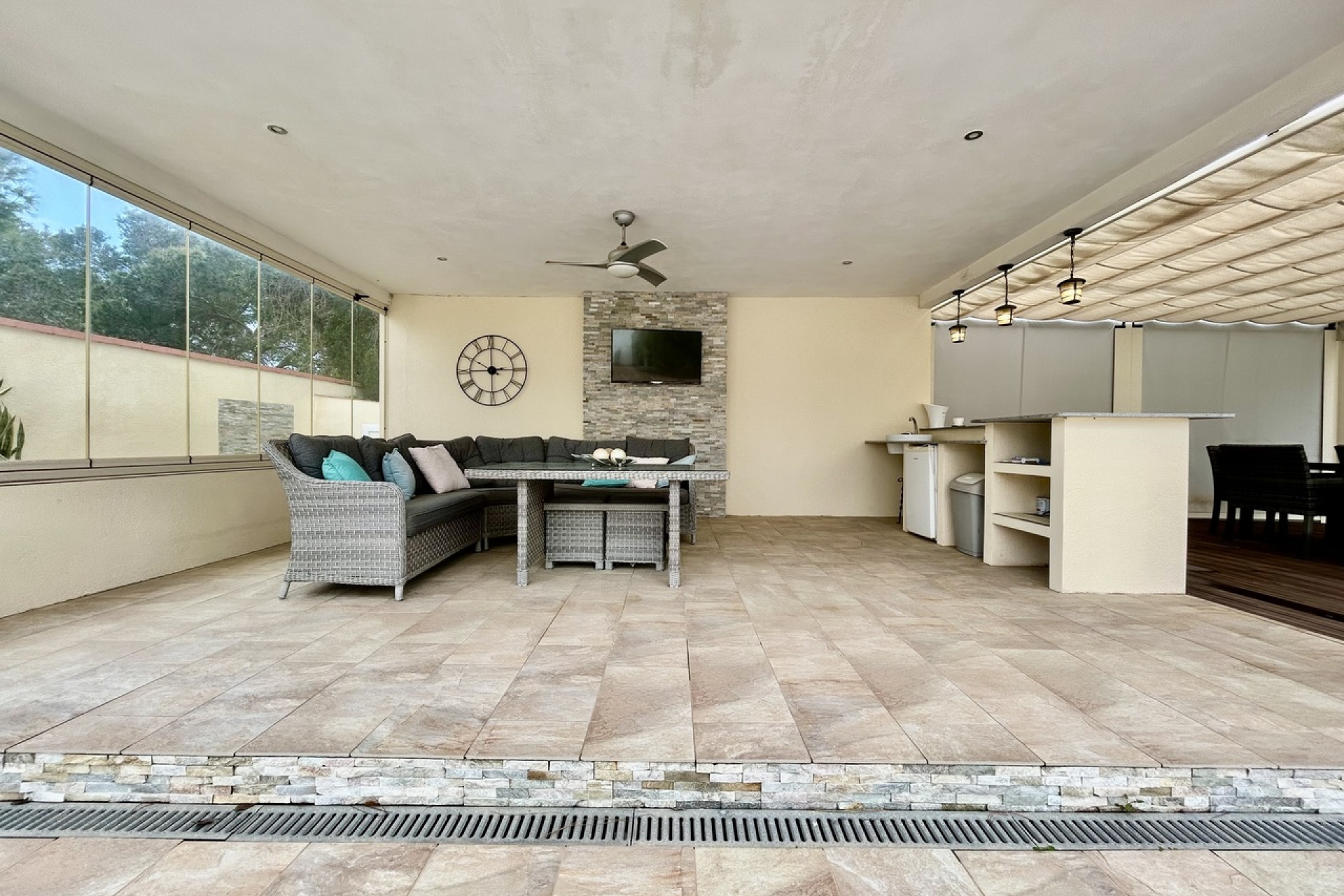 Resale - Villa -
Cabo Roig