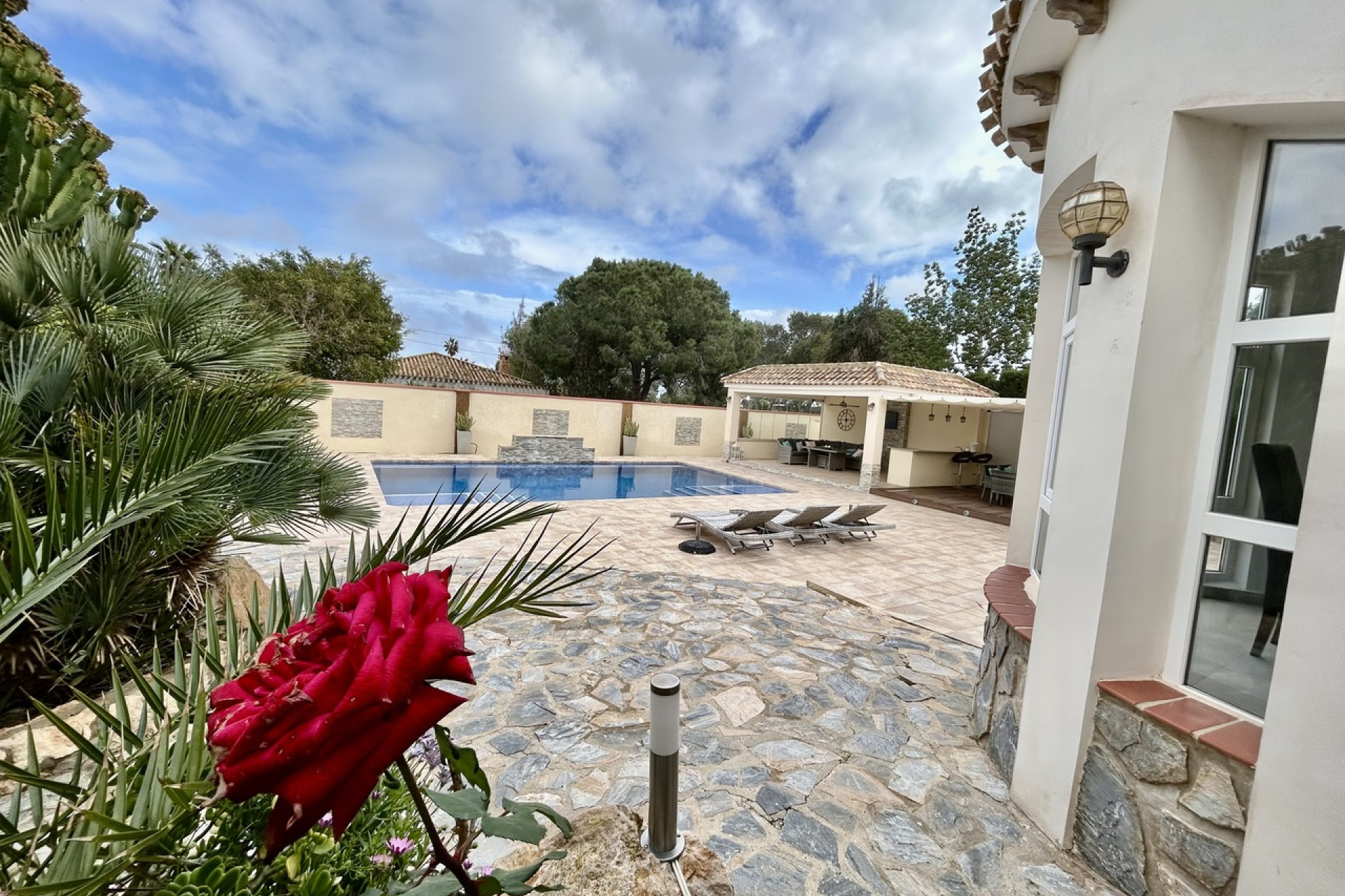 Resale - Villa -
Cabo Roig