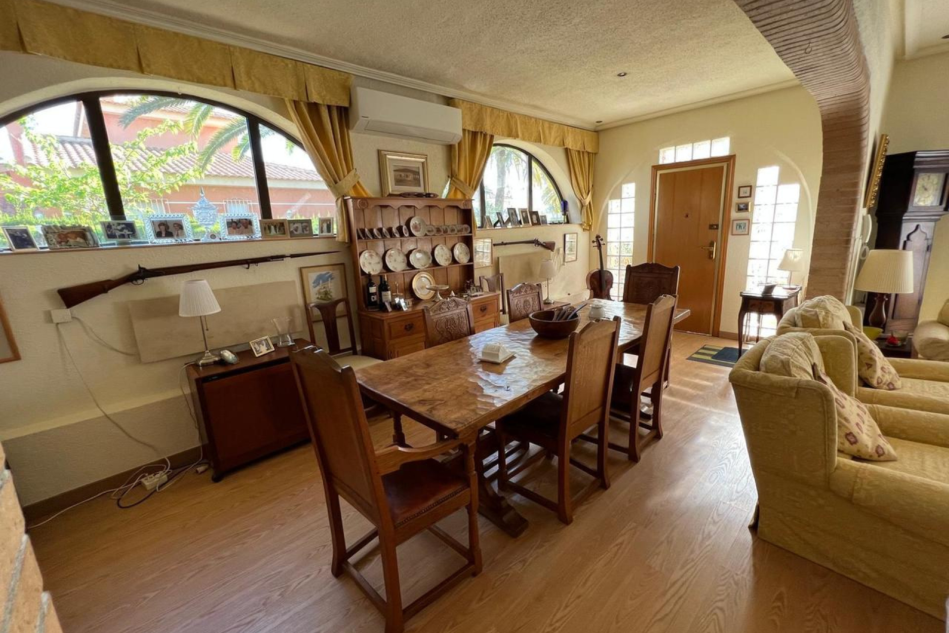 Resale - Villa -
Cabo Roig