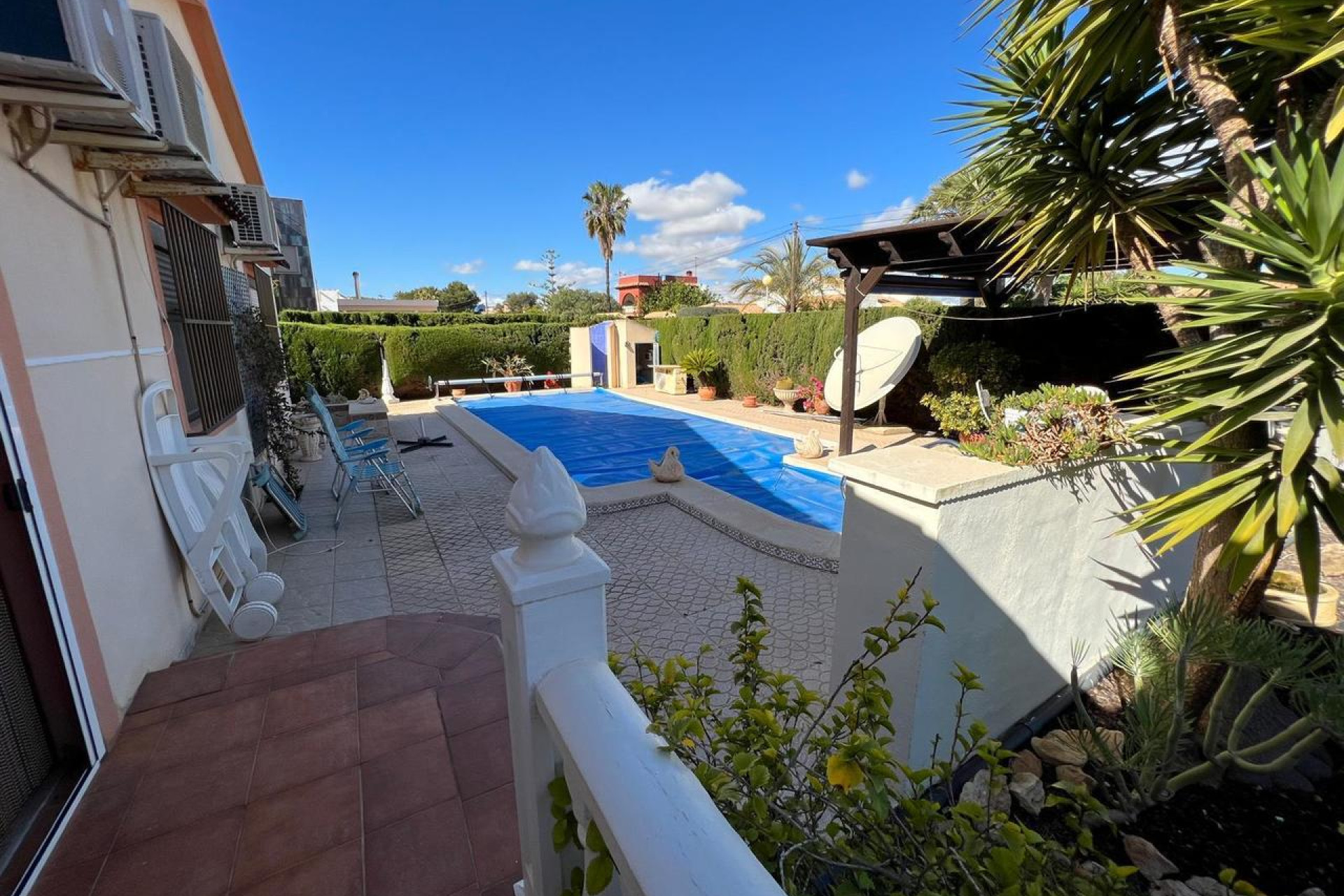 Resale - Villa -
Cabo Roig