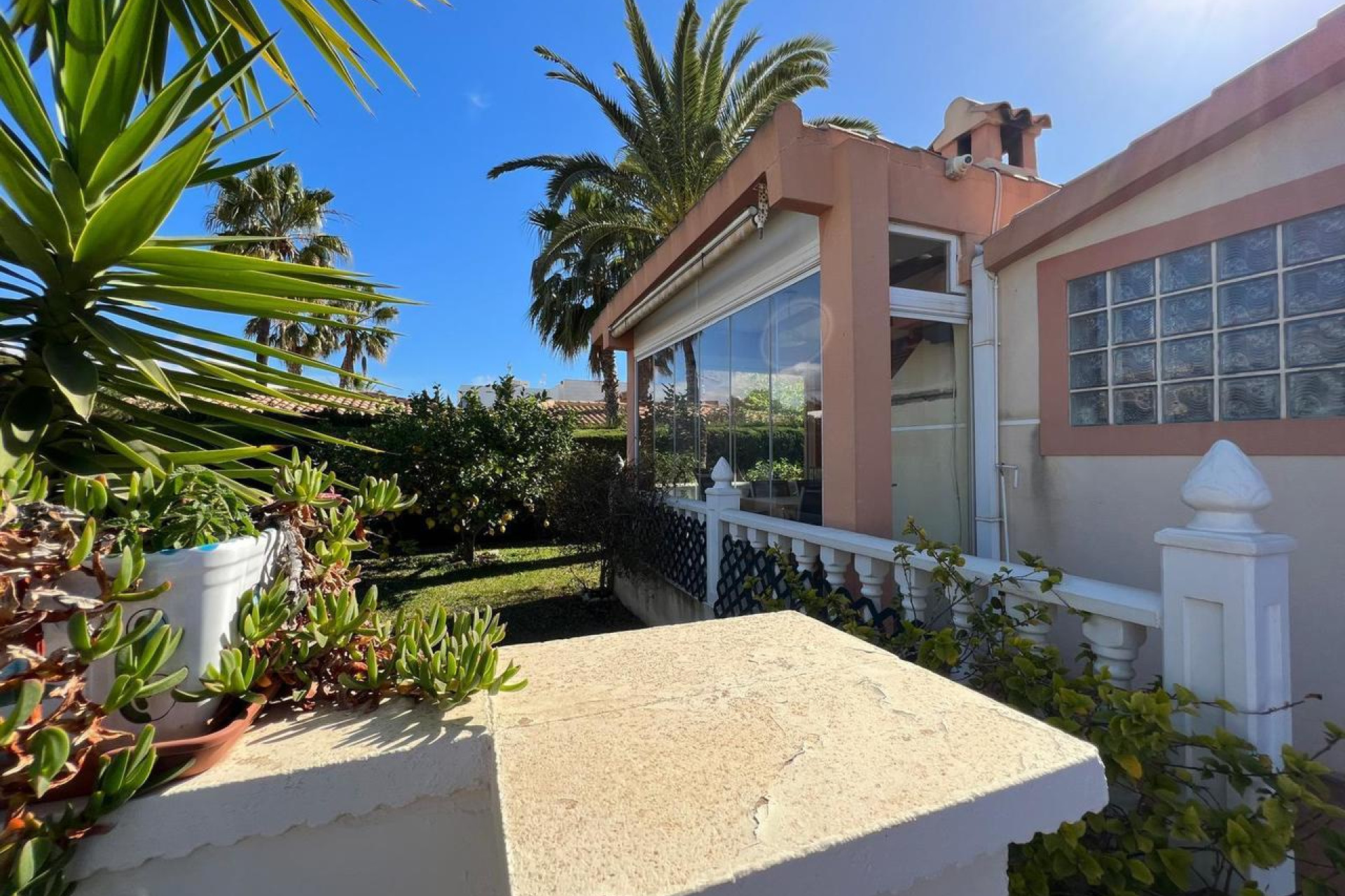 Resale - Villa -
Cabo Roig