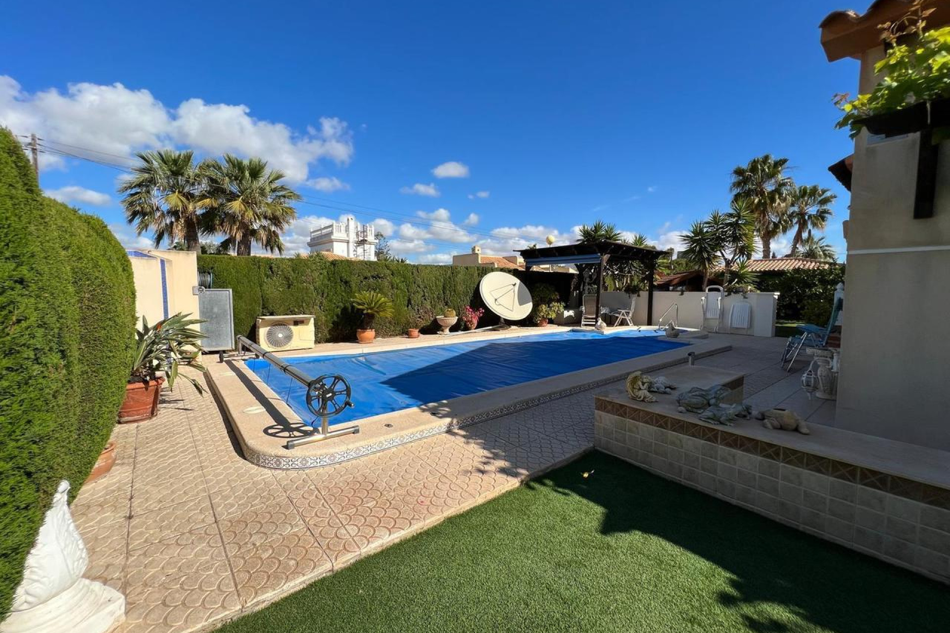 Resale - Villa -
Cabo Roig