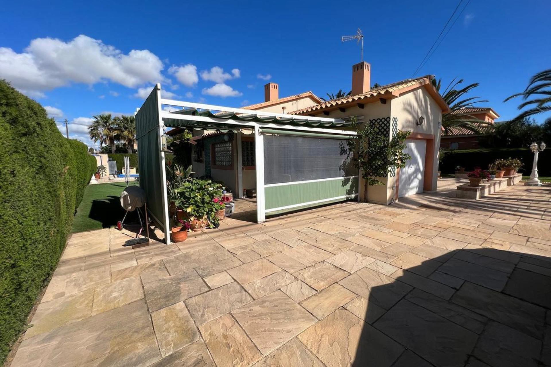 Resale - Villa -
Cabo Roig