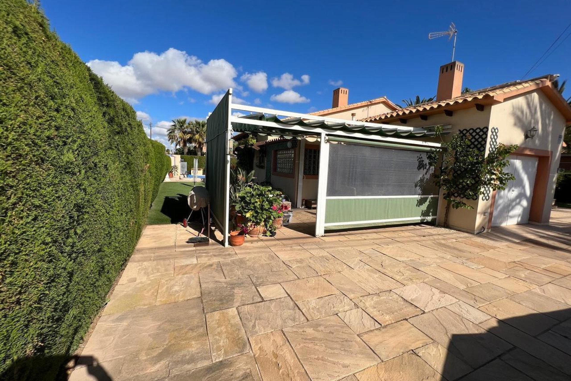 Resale - Villa -
Cabo Roig